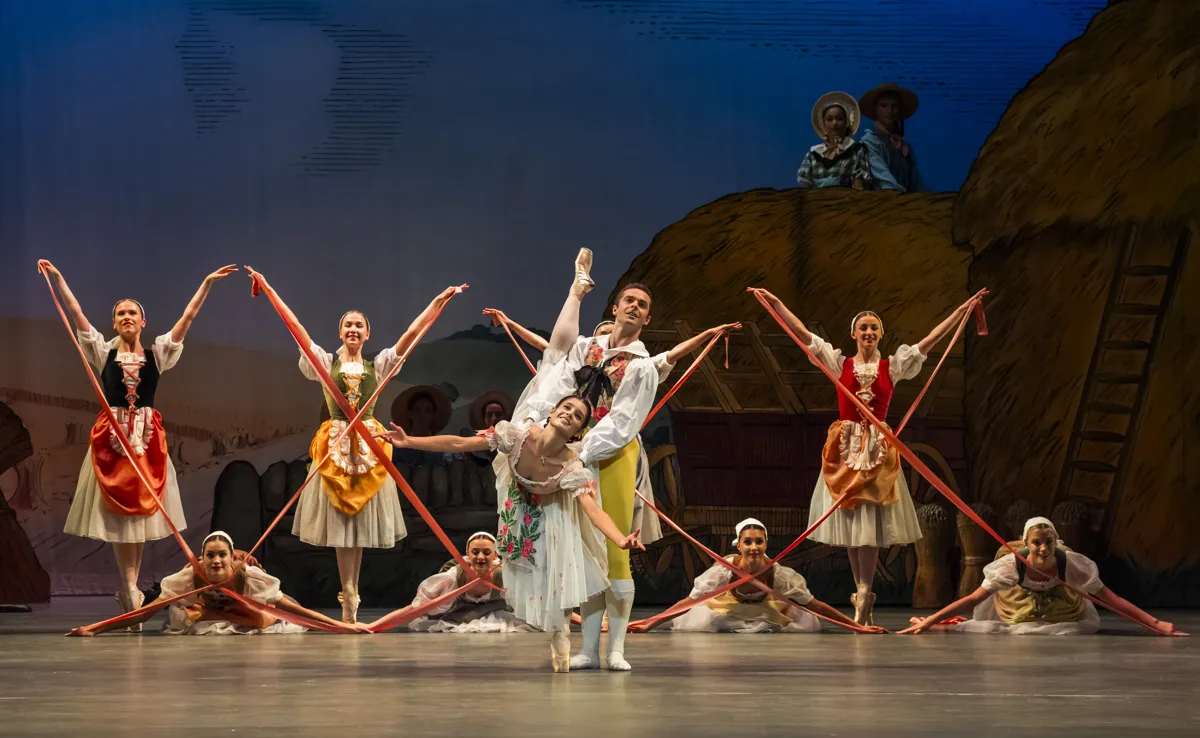 32 La Fille mal gardee Birmingham Royal Ballet photo by Tristam Kenton 32 - La Fille mal gardée - Birmingham Royal Ballet, photo by Tristam Kenton