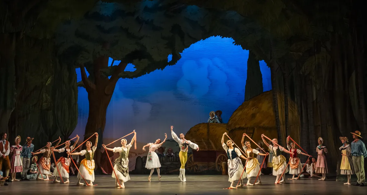 34 La Fille mal gardee Birmingham Royal Ballet photo by Tristam Kenton 34 - La Fille mal gardée - Birmingham Royal Ballet, photo by Tristam Kenton