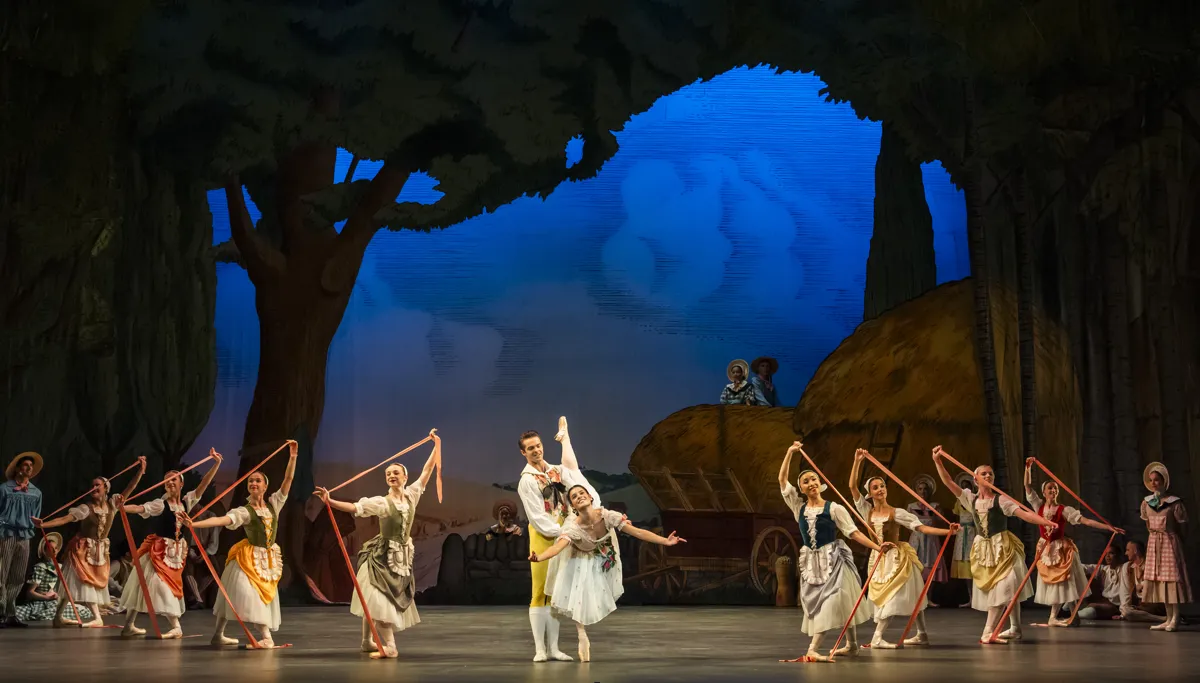 35 La Fille mal gardee Birmingham Royal Ballet photo by Tristam Kenton 35 - La Fille mal gardée - Birmingham Royal Ballet, photo by Tristam Kenton