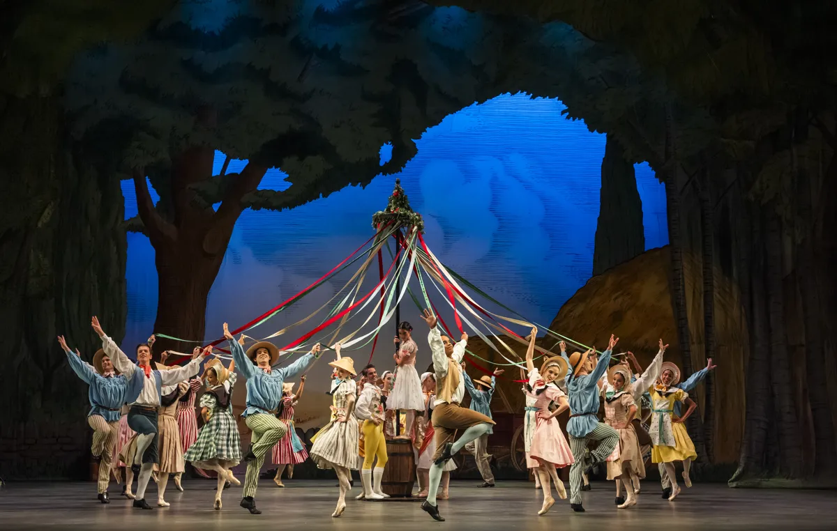 37 La Fille mal gardee Birmingham Royal Ballet photo by Tristam Kenton 37 - La Fille mal gardée - Birmingham Royal Ballet, photo by Tristam Kenton