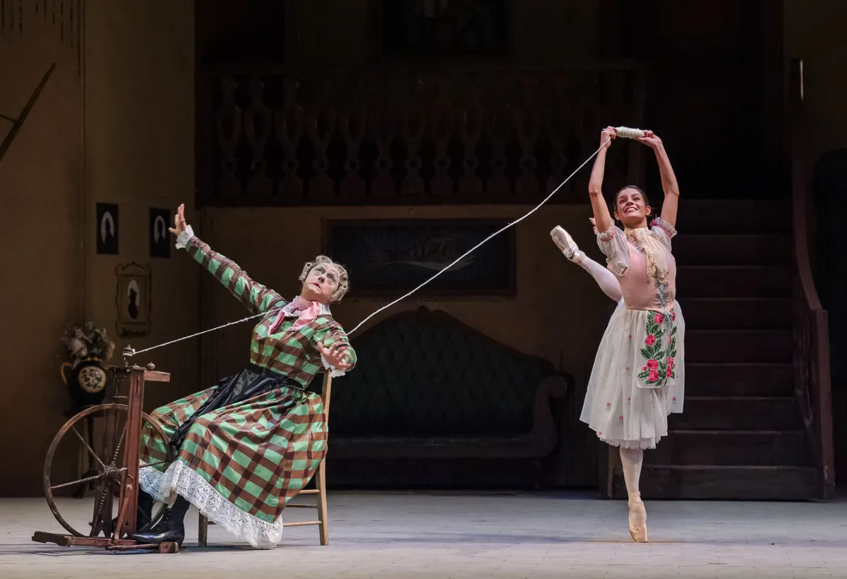 39 La Fille mal gardee Birmingham Royal Ballet photo by Tristam Kenton 39 - La Fille mal gardée - Birmingham Royal Ballet, photo by Tristam Kenton