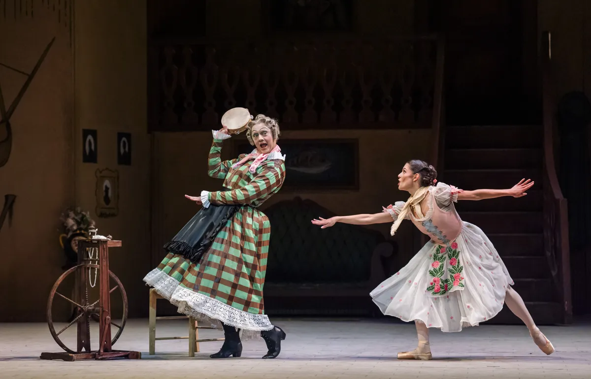 40 La Fille mal gardee Birmingham Royal Ballet photo by Tristam Kenton 40 - La Fille mal gardée - Birmingham Royal Ballet, photo by Tristam Kenton