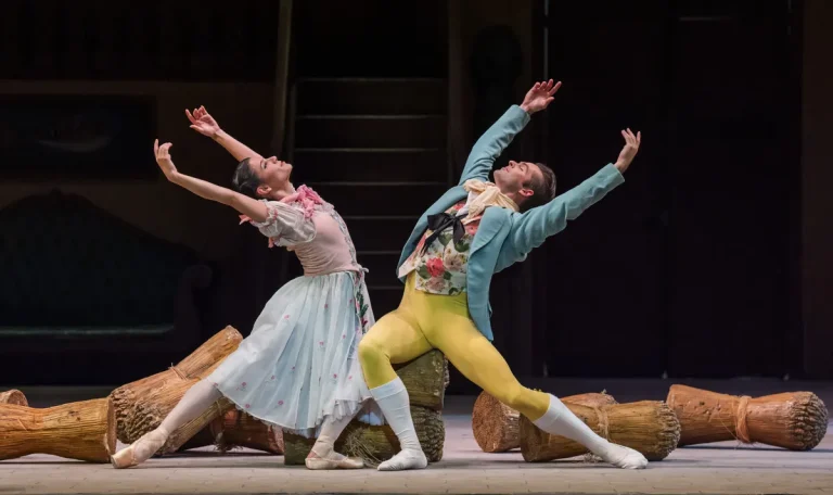 44 - La Fille mal gardée - Birmingham Royal Ballet, photo by Tristam Kenton