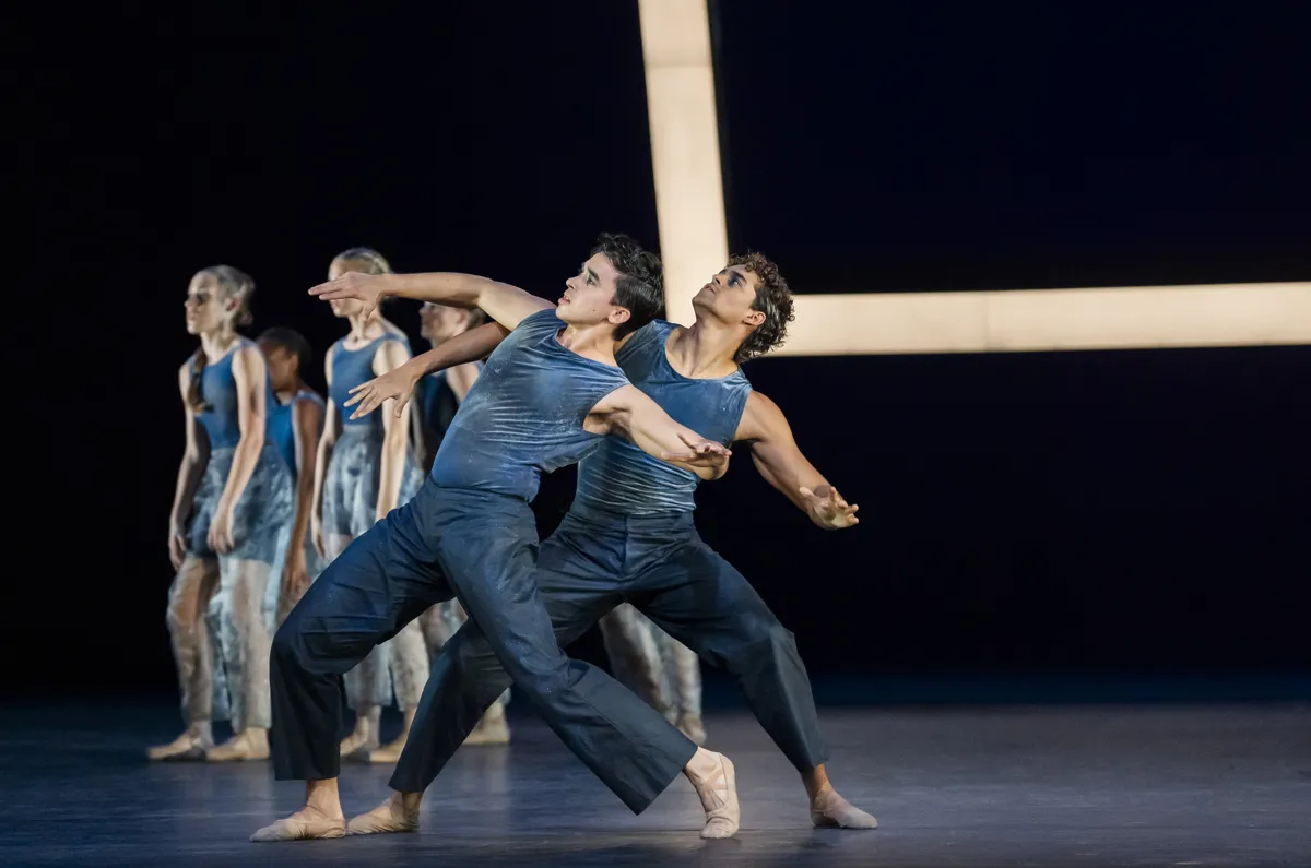 Benjamin Ella Francisco Serrano in Joseph Toongas Dusk The Royal Ballet photo by Tristram Kenton 2024 Benjamin Ella, Francisco Serrano in Joseph Toonga's Dusk, The Royal Ballet, photo by Tristram Kenton 2024