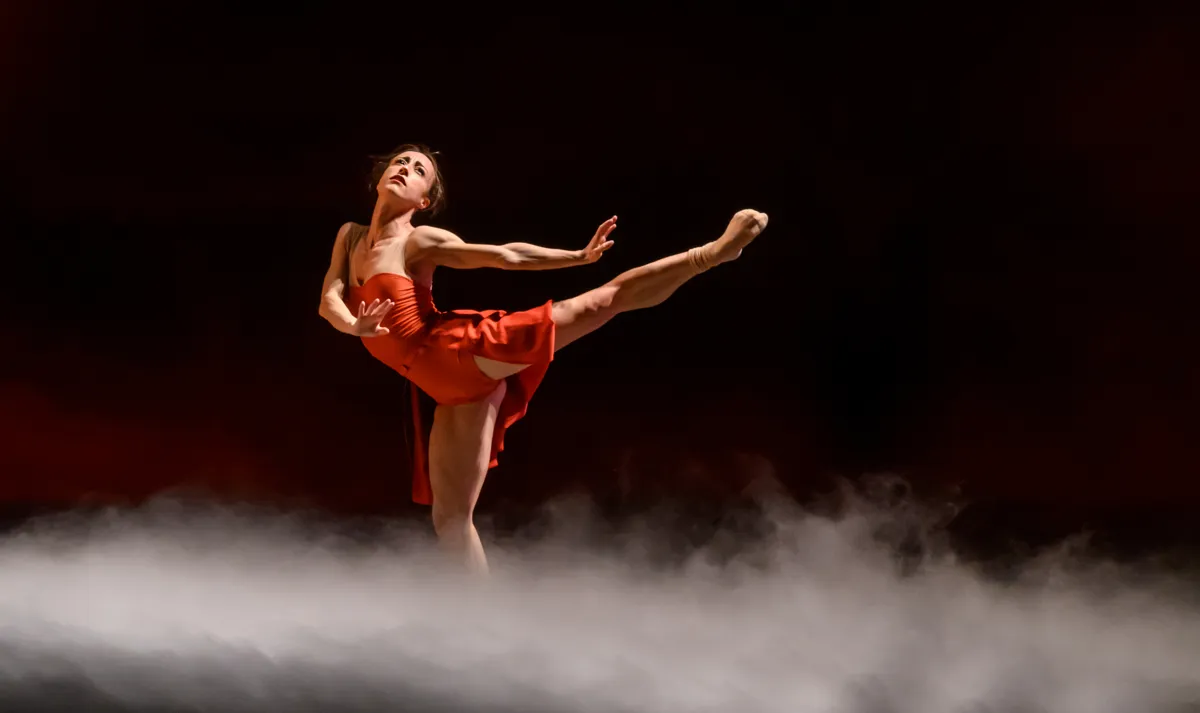 UNWAVERING Choreography Thais Suarez Beatrice Parma credit Katja Ogrin2 UNWAVERING Choreography Thais Suarez - Beatrice Parma - credit Katja Ogrin(2)