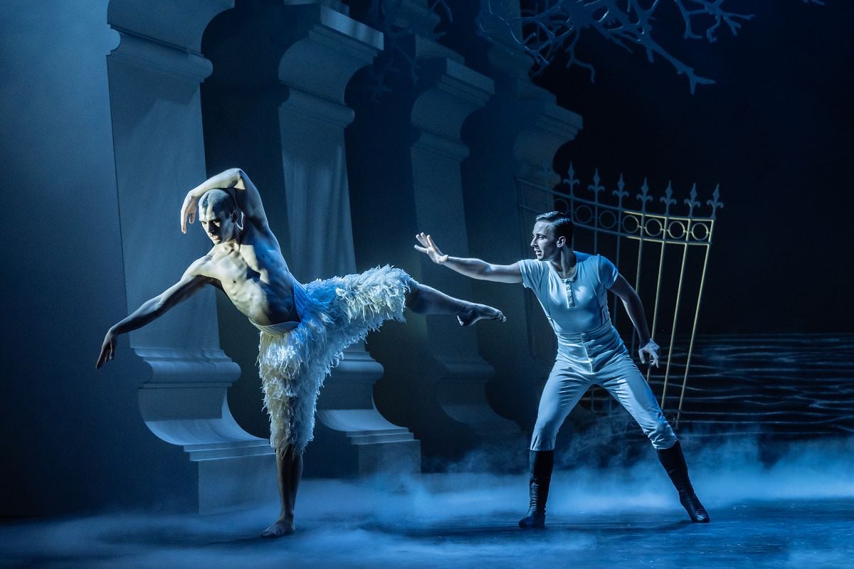 MATTHEW BOURNES SWAN LAKE. Jackson Fisch The Swan and Stephen Murray The Prince. Photo Johan Persson 2 MATTHEW BOURNE'S SWAN LAKE. Jackson Fisch (The Swan) and Stephen Murray (The Prince). Photo Johan Persson (2)