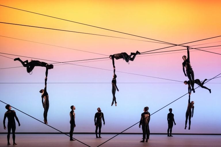 Outsider by Rachid Ouramdane, The Ballet du Grand Théâtre de Genève, photo by Gregory Batardon