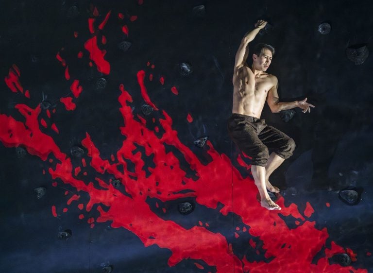 Tommy Franzén (Dionysus) in Minotaur, photo by Tristram Kenton 2025