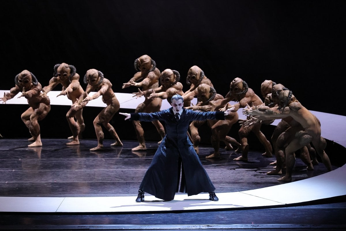 Andrea Crescenzi and the corps de ballet ph Brescia e Amisano cTeatro alla Scala Andrea Crescenzi and the corps de ballet ph Brescia e Amisano (c)Teatro alla Scala