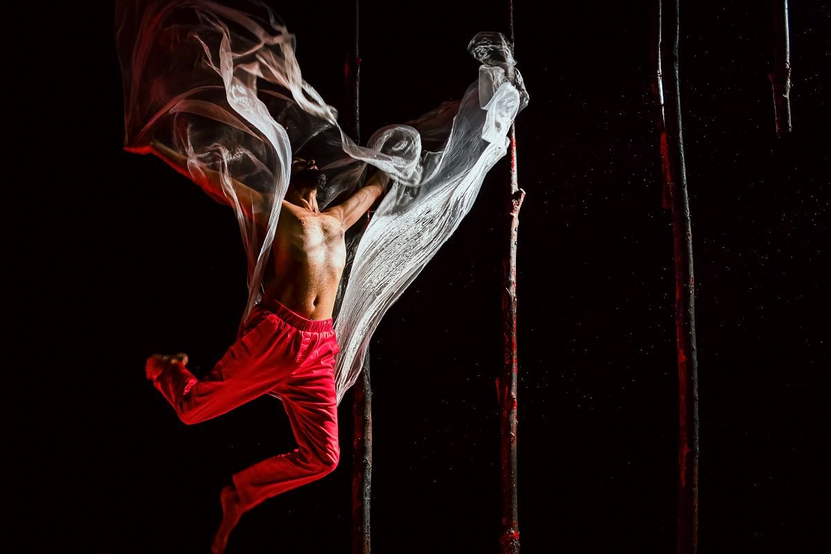 Aakash Odedra in Songs of the Bulbul photo Angela Grabowska 3 Aakash Odedra in Songs of the Bulbul, photo Angela Grabowska 3