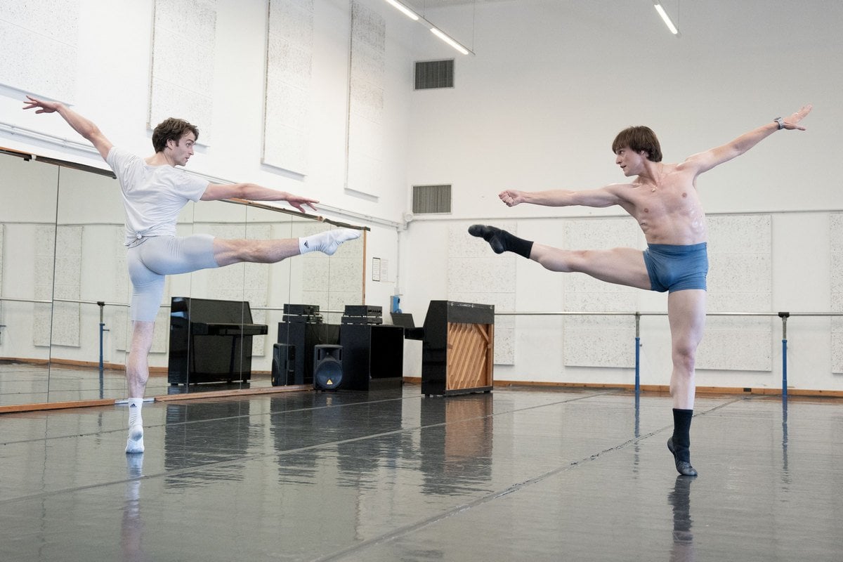 Jacopo Bellussi and Matthew Ball rehearse Le chant du compagnon errant photo by Clarissa Lapolla crop Jacopo Bellussi and Matthew Ball rehearse Le chant du compagnon errant - photo by Clarissa Lapolla Nervi International Ballet Festival 2025