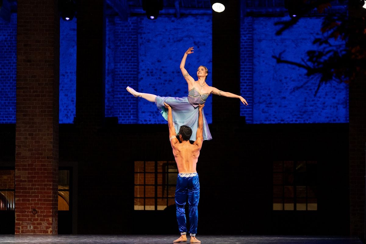 Le Corsaire Meaghan Grace Hinkis and Denilson Almeida Rocchetta Grand Jete photo by Graham Spicer 2025 7 Le Corsaire - Meaghan Grace Hinkis and Denilson Almeida - Rocchetta Grand Jeté, photo by Graham Spicer 2025 - 7
