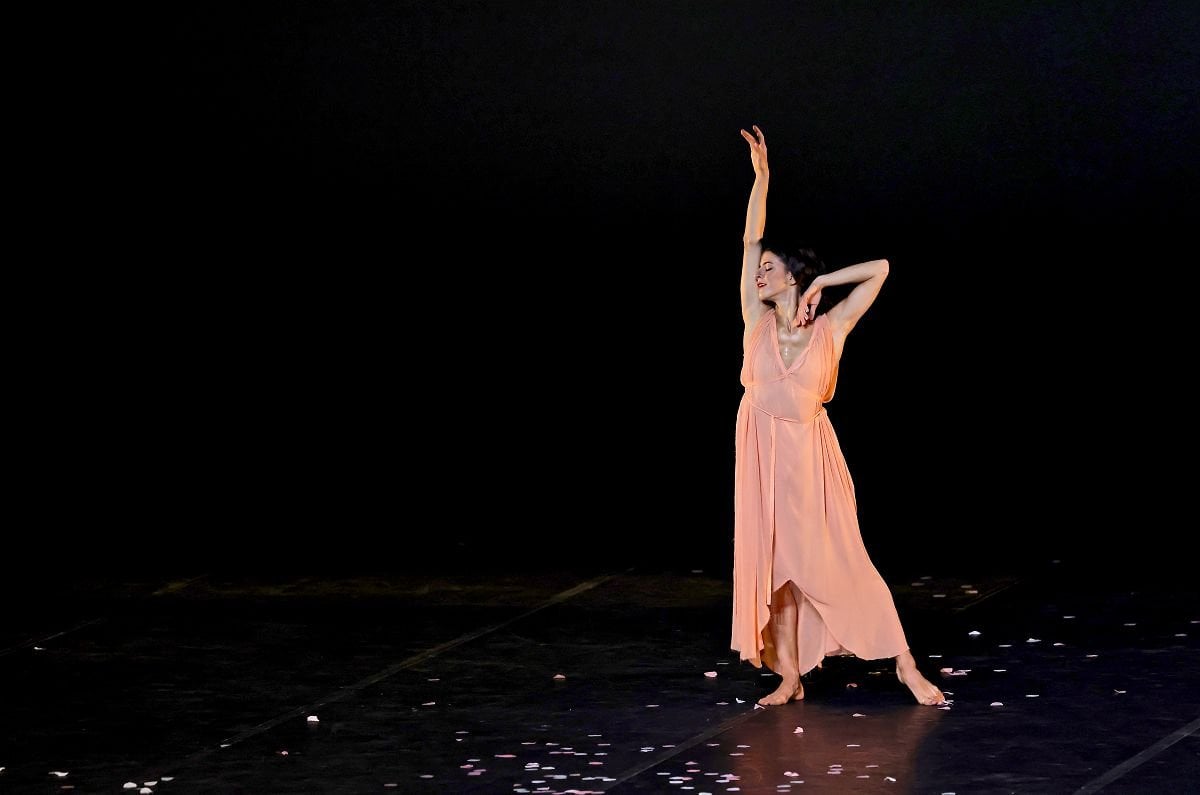 Mayara Magri in Five Brahms Waltzes in the Manner of Isadora Duncan 1 Mayara Magri in Five Brahms Waltzes in the Manner of Isadora Duncan (1)