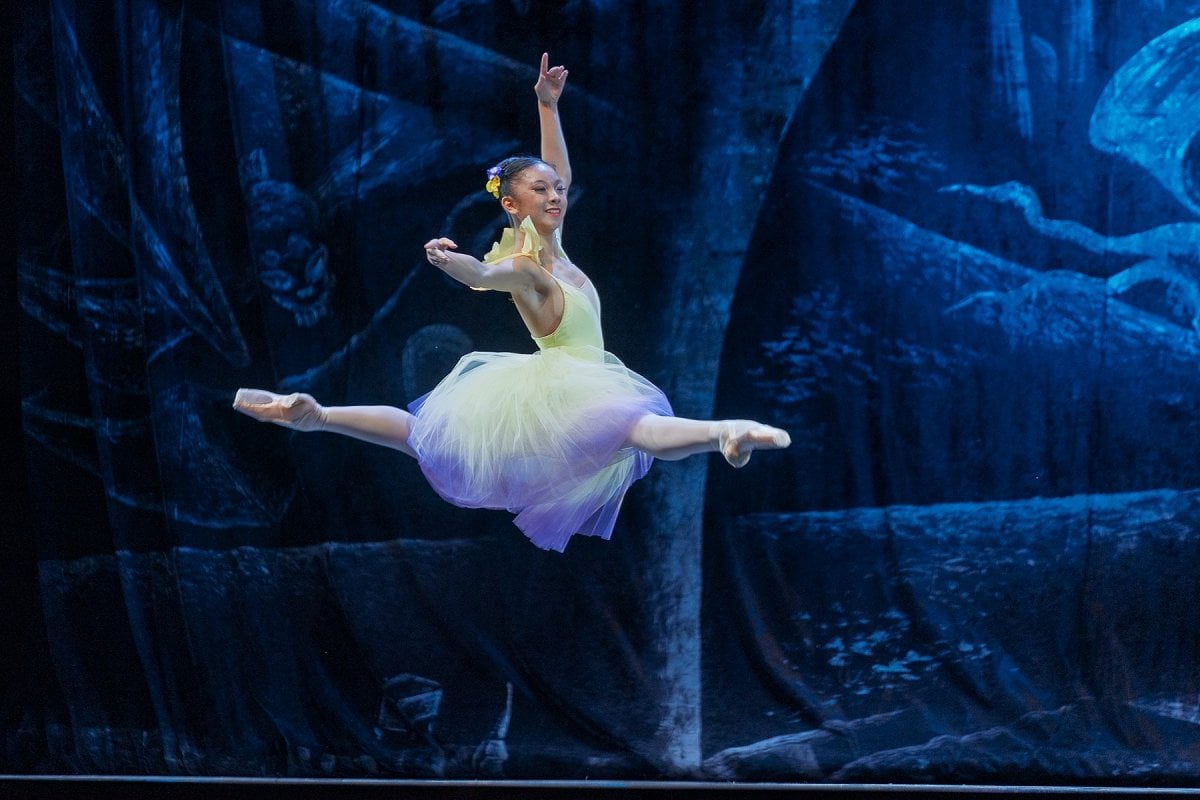 DANCE OF PEACE FROM COPPELIA DIANA LEVINE 15 MILEY LIU 14 SYDNEY QIAN 13 photo by Graham Spicer 2025 DANCE OF PEACE FROM COPPELIA - DIANA LEVINE, 15, MILEY LIU, 14, SYDNEY QIAN, 13 - photo by Graham Spicer 2025