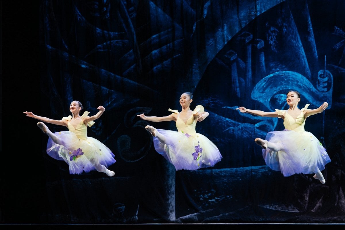 DANCE OF PEACE FROM COPPELIA DIANA LEVINE MILEY LIU SYDNEY QIAN photo by Graham Spicer YGPE 2025 DANCE OF PEACE FROM COPPELIA - DIANA LEVINE, MILEY LIU, SYDNEY QIAN - photo by Graham Spicer, YGPE 2025