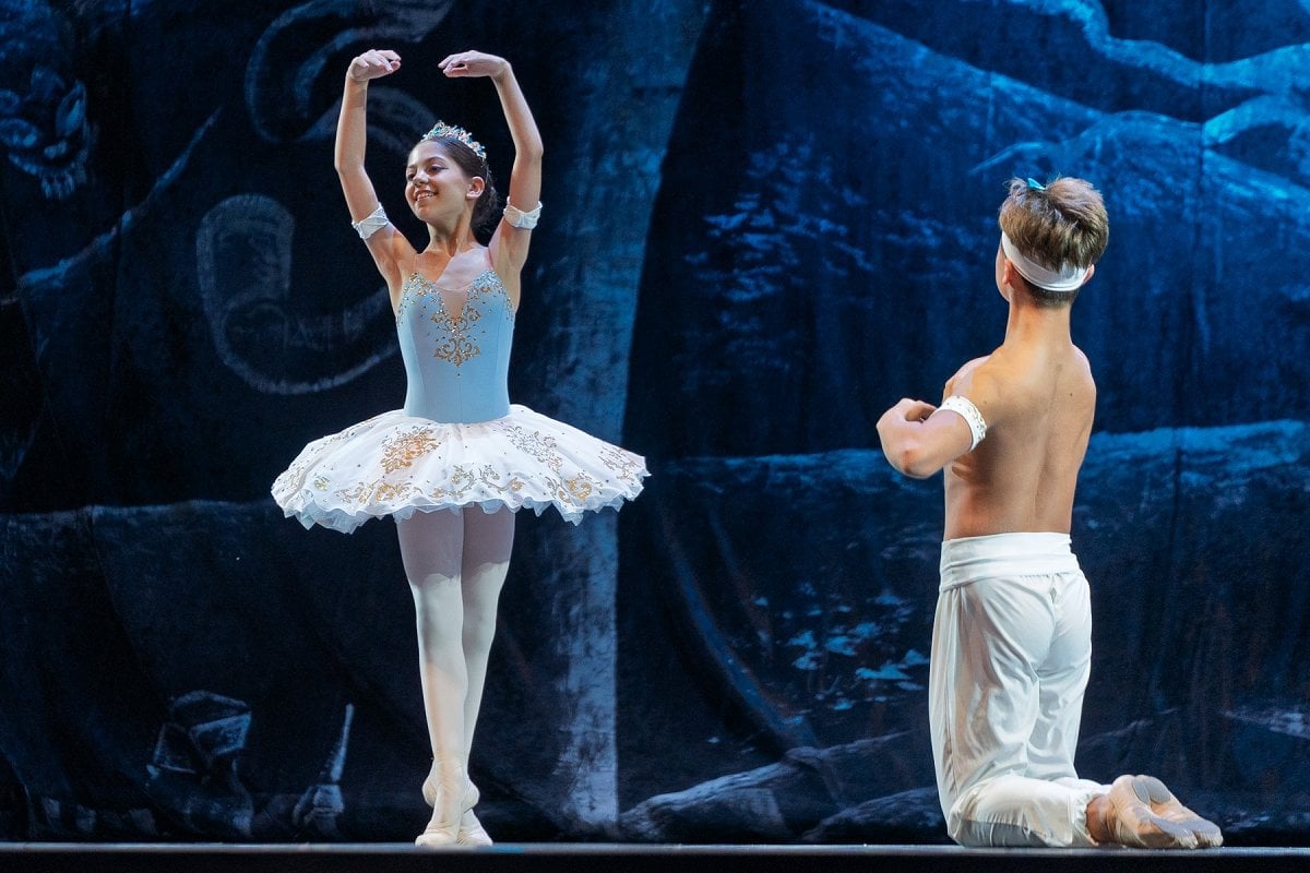 LE CORSAIRE ACT II PAS DE DEUX AUREA GOMIZ 10 and NICO BORRERO 14 photo by Graham Spicer 2025 LE CORSAIRE ACT II PAS DE DEUX - ÀUREA GÓMIZ, 10 and NICO BORRERO, 14 - photo by Graham Spicer 2025