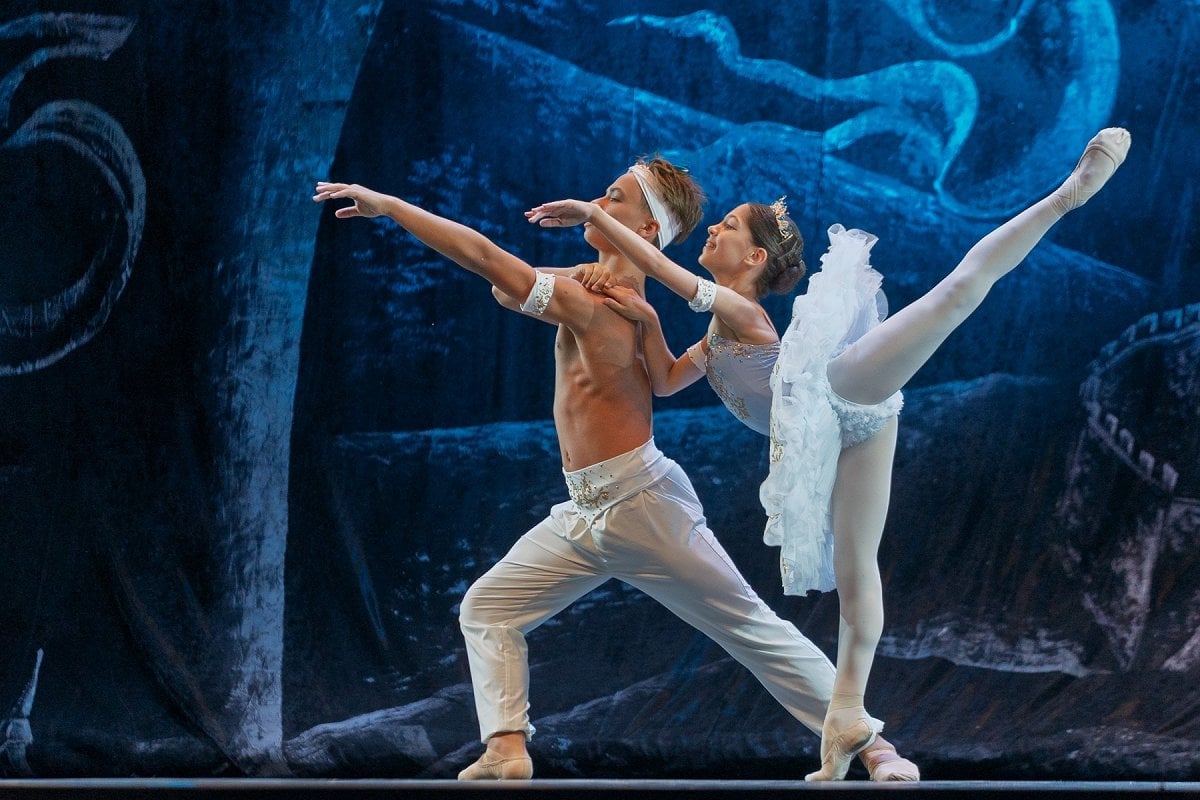 LE CORSAIRE ACT II PAS DE DEUX AUREA GOMIZ 10 and NICO BORRERO 14 photo by Graham Spicer 2025 3 LE CORSAIRE ACT II PAS DE DEUX - ÀUREA GÓMIZ, 10 and NICO BORRERO, 14 - photo by Graham Spicer 2025_3