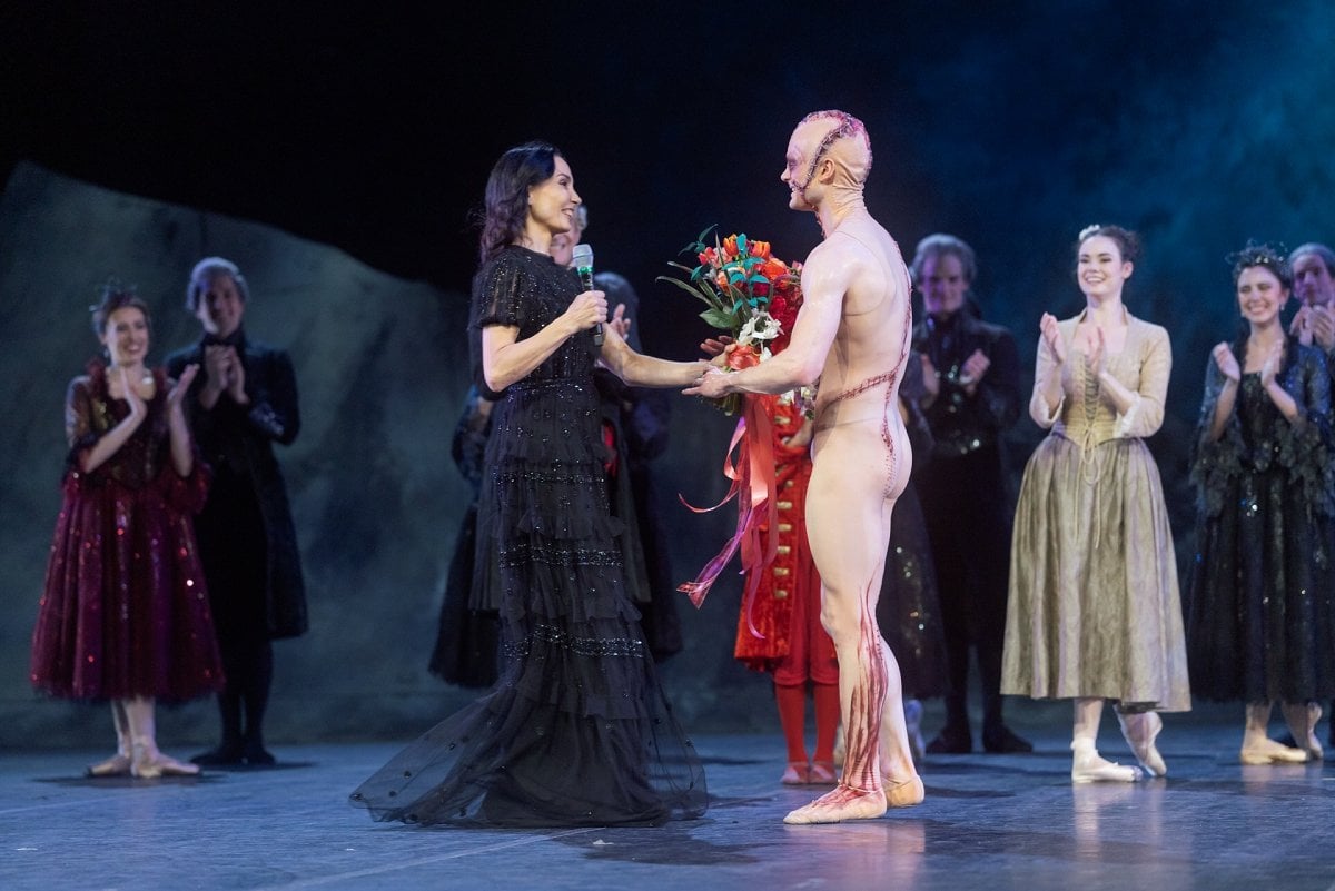 Tamara Rojo promoting Cavan Conley to principal dancer following a performance of Scarletts Frankenstein © San Francisco Ballet photo by Lindsey Rallo Tamara Rojo promoting Cavan Conley to principal dancer, following a performance of Scarlett's Frankenstein © San Francisco Ballet, photo by Lindsey Rallo