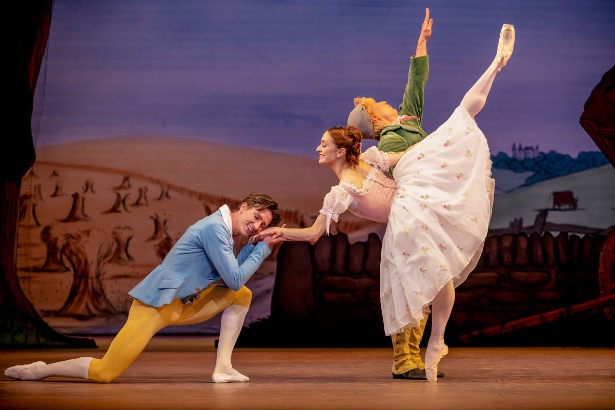 Vadim Muntagirov as Colas Marianela Nunez as Lise and Luca Acri as Alain in La Fille mal gardee The Royal Ballet ©2025 Alice Pennefather Vadim Muntagirov as Colas, Marianela Nuñez as Lise and Luca Acri as Alain in La Fille mal gardée, The Royal Ballet ©2025 Alice Pennefather