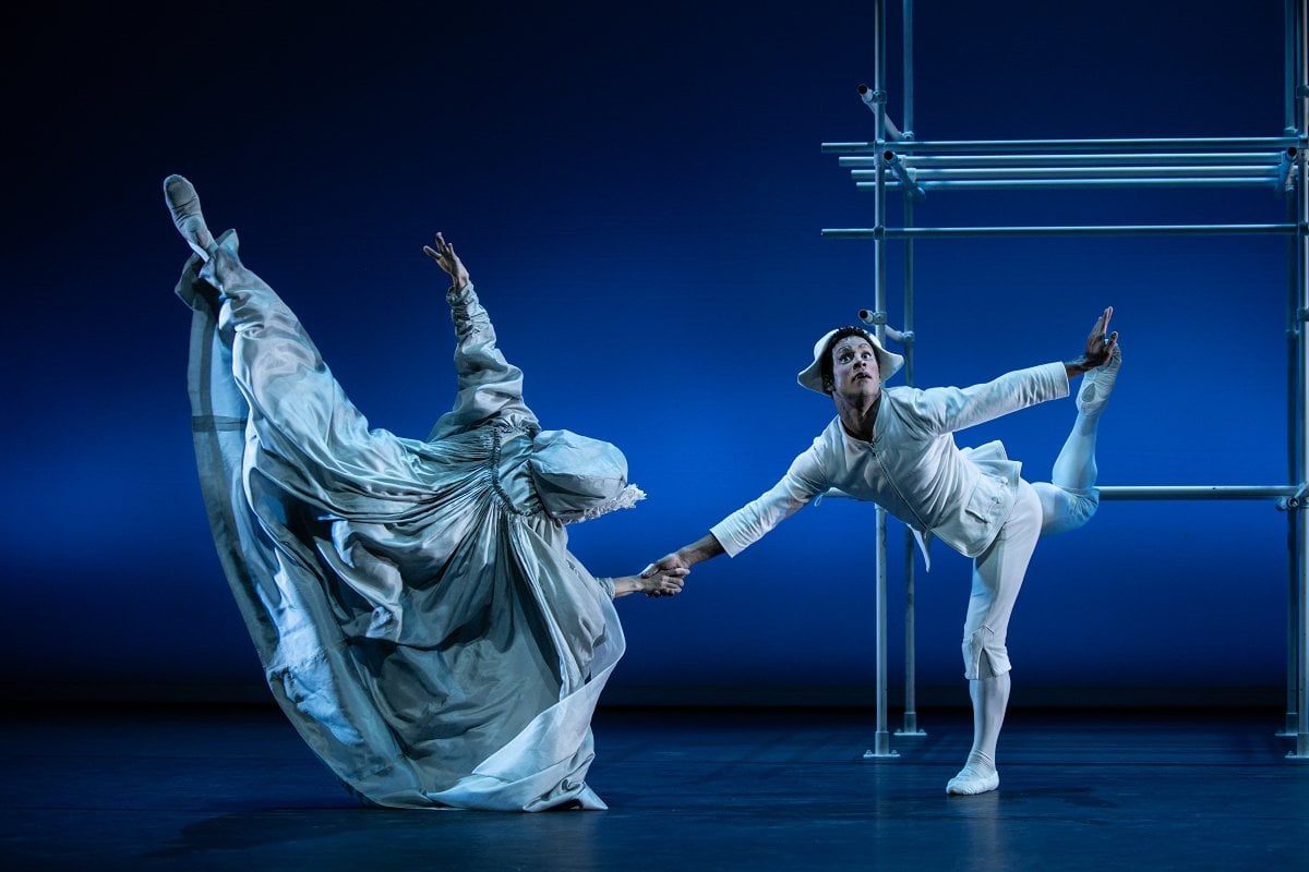 Mayara Magri as Columbine and Marcelino Sambe as Pierrot in Pierrot Lunaire %C2%A92026 Camilla Nervi 1 Mayara Magri as Columbine and Marcelino Sambé as Pierrot in Pierrot Lunaire ©2026 Camilla Nervi (1)