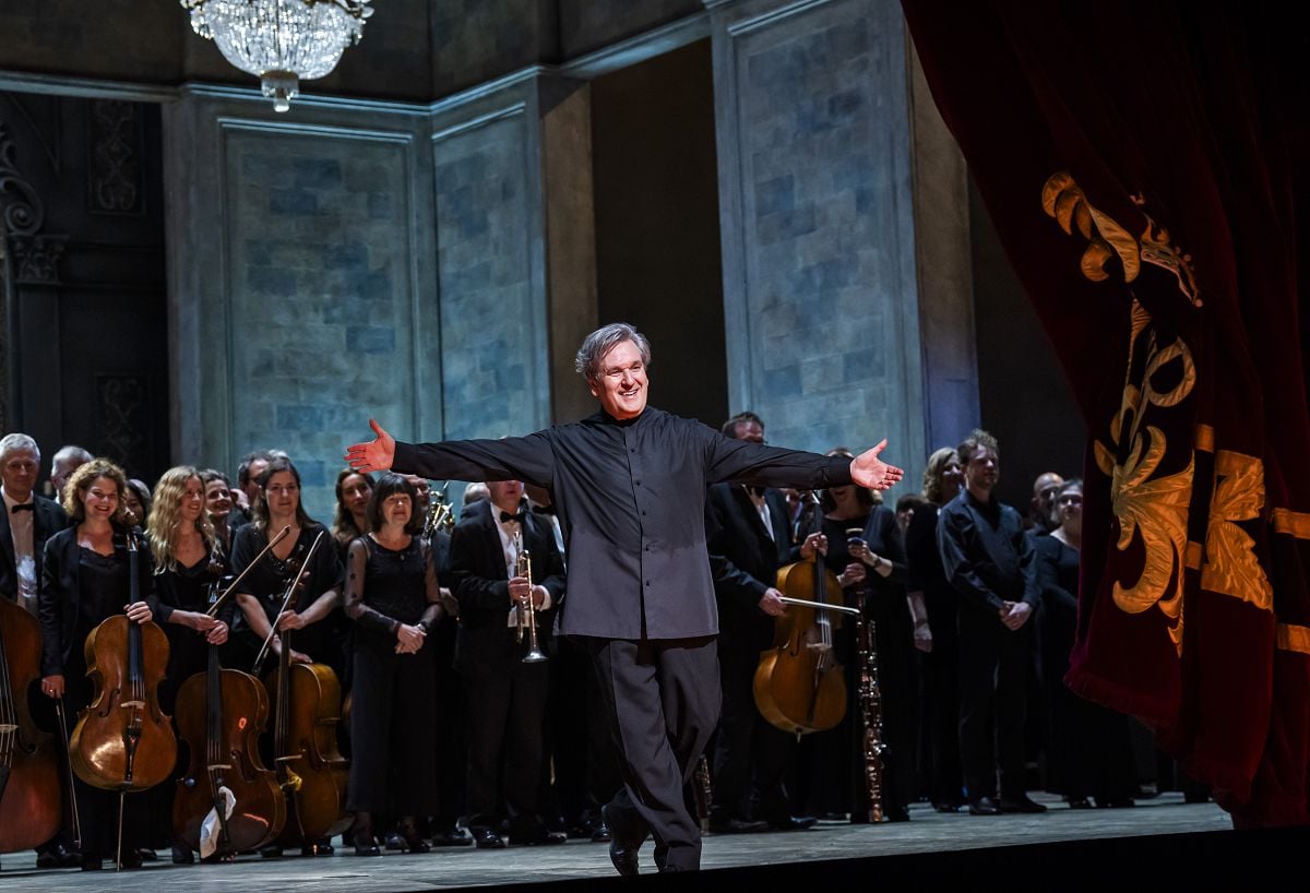Antonio Pappano final curtain call Andrea Chenier ©2024 Tristram Kenton 1 Antonio Pappano final curtain call, Andrea Chenier ©2024 Tristram Kenton (1)