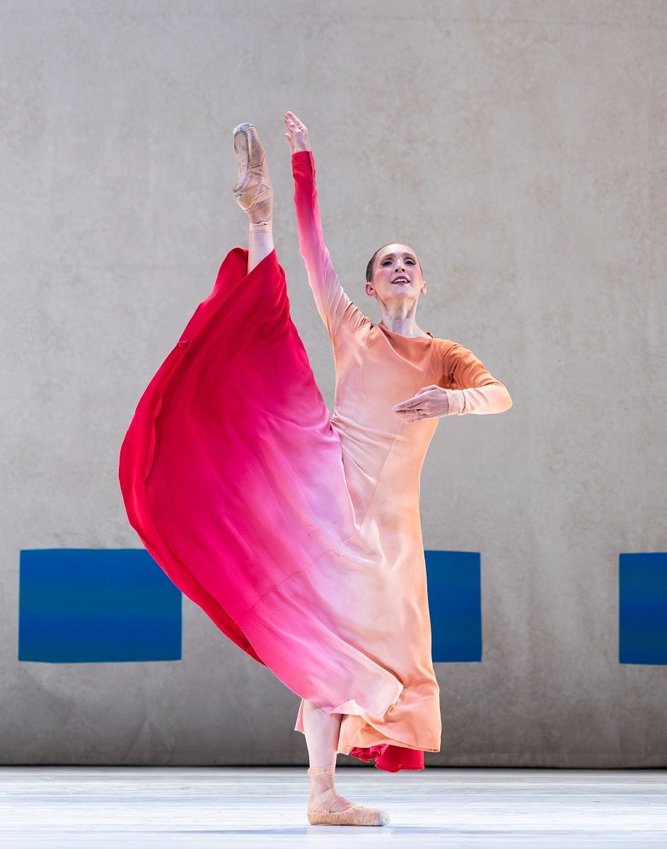 PNB Principal Dancer Elizabeth Murphy in Jessica Langs Her Door to the Sky part of PNBs ALL LANG program. Photo @ Angela Sterling PNB Principal Dancer Elizabeth Murphy in Jessica Lang’s Her Door to the Sky, part of PNB’s ALL LANG program. Photo @ Angela Sterling