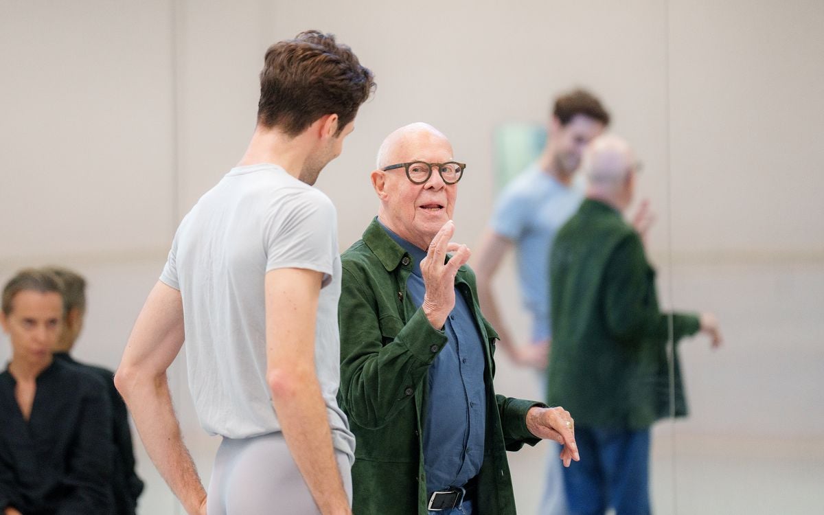 24 25 Four Schumann Pieces Jacopo Tissi with Hans van Manen photo Altin Kaftira Four Schumann Pieces - Jacopo Tissi with Hans van Manen, photo Altin Kaftira