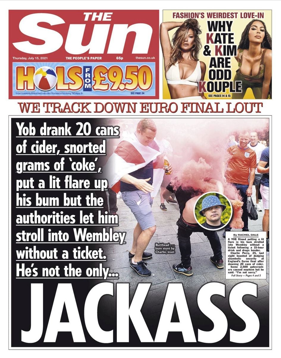 Elliott Franks photo went viral appearing in all the newspapers including The Sun Elliott Frank's photo went viral, appearing in all the newspapers, including The Sun