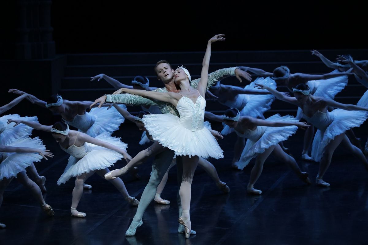 Nureyevs Swan Lake with Nicoletta Manni and Timofej Andrijashenko in 2023 photo Brescia e Amisano cTeatro alla Scala Nureyev's Swan Lake with Nicoletta Manni and Timofej Andrijashenko in 2023 - photo Brescia e Amisano (c)Teatro alla Scala