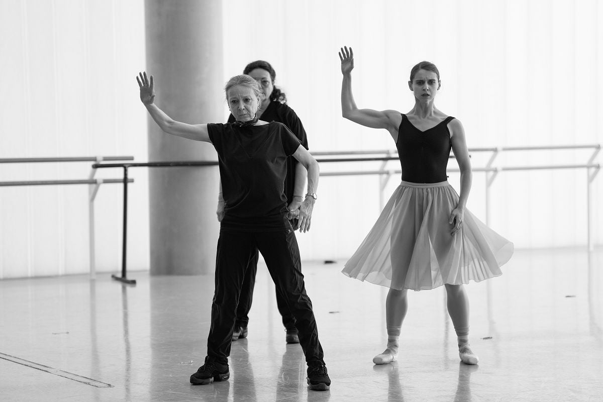 Stagers Elisabeth Maurin and Clotilde Vayer with Julia Conway as Juliet with English National Ballet rehearsing Rudolf Nureyevs Romeo and Juliet. Image by Isabella Turolla Stagers Elisabeth Maurin and Clotilde Vayer with Julia Conway as Juliet with English National Ballet rehearsing Rudolf Nureyev's Romeo and Juliet. Image by Isabella Turolla.