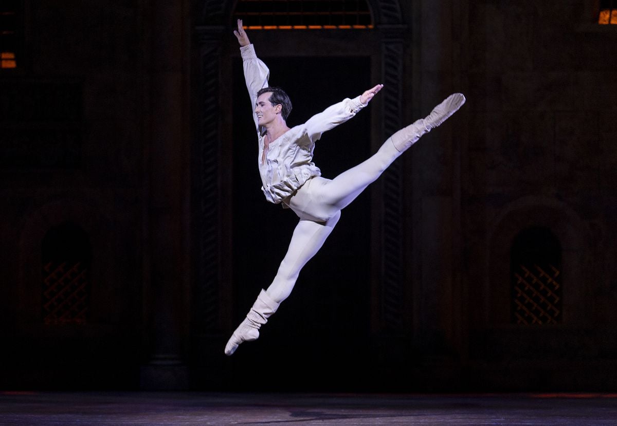 Alex Cuadros Joglar in Romeo and Juliet Norwegian National Ballet photo by Joerg Wiesner 2 Alex Cuadros Joglar in Romeo and Juliet - Norwegian National Ballet - photo by Joerg Wiesner - 2