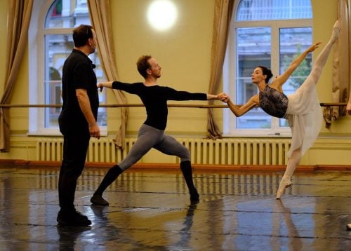 Alexei Ratmansky rehearsing Donizetti Variations - photo The National Opera of Ukraine