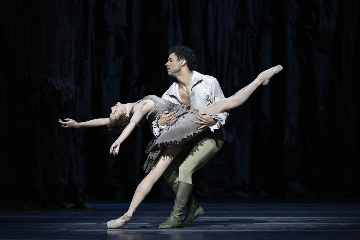 Francesca Hayward as Manon and Marcelino Sambe as Des Grieux in Manon c2023 Foteini Christofilopoulou Francesca Hayward as Manon and Marcelino Sambé as Des Grieux in Manon (c)2023 Foteini Christofilopoulou