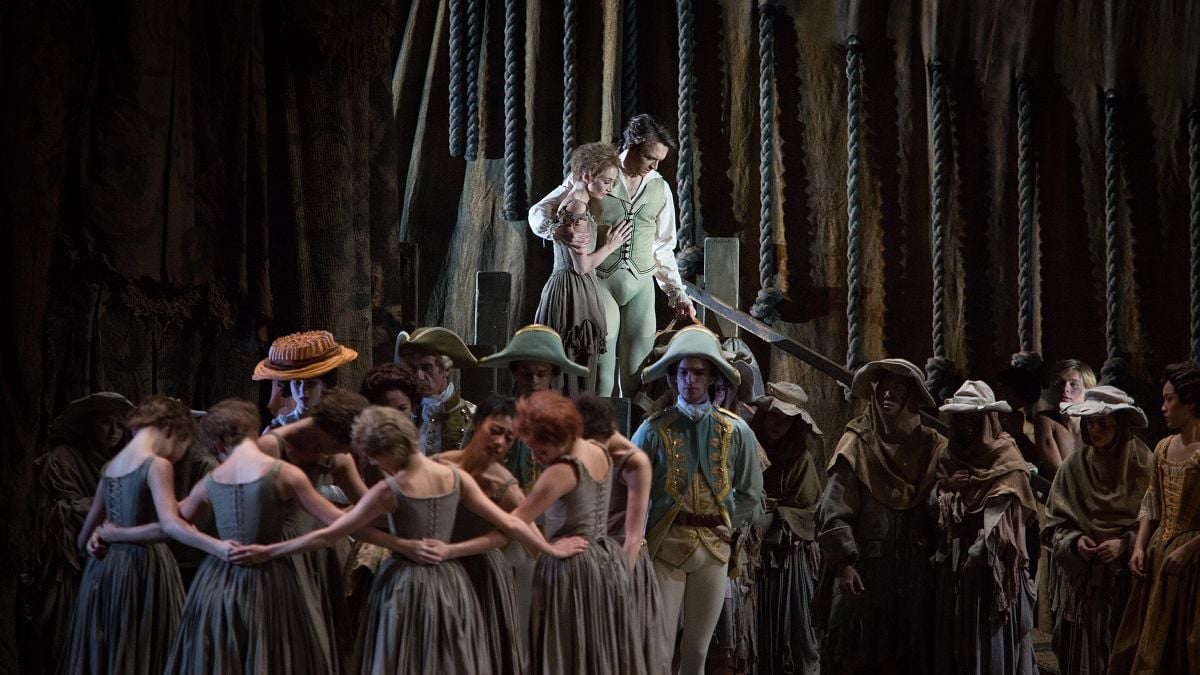 Lauren Cuthbertson as Manon Matthew Ball as Des Grieux and Artists of The Royal Ballet Manon The Royal Ballet c 2019 ROH. Photographed by Alice Pennefather Lauren Cuthbertson as Manon, Matthew Ball as Des Grieux and Artists of The Royal Ballet, Manon, The Royal Ballet, (c) 2019 ROH. Photographed by Alice Pennefather