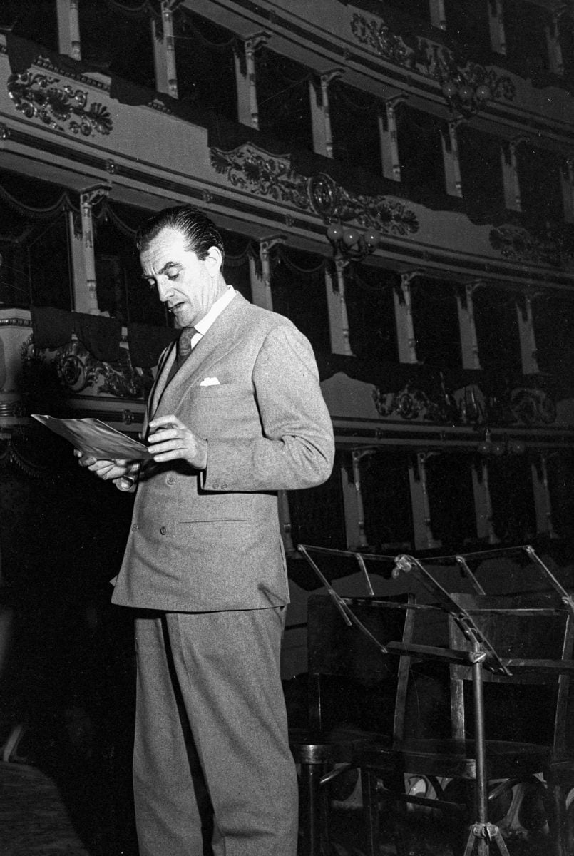Luchino Visconti during rehearsals for La Vestale in 1954, photo Erio Piccagliani (c) Teatro alla Scala