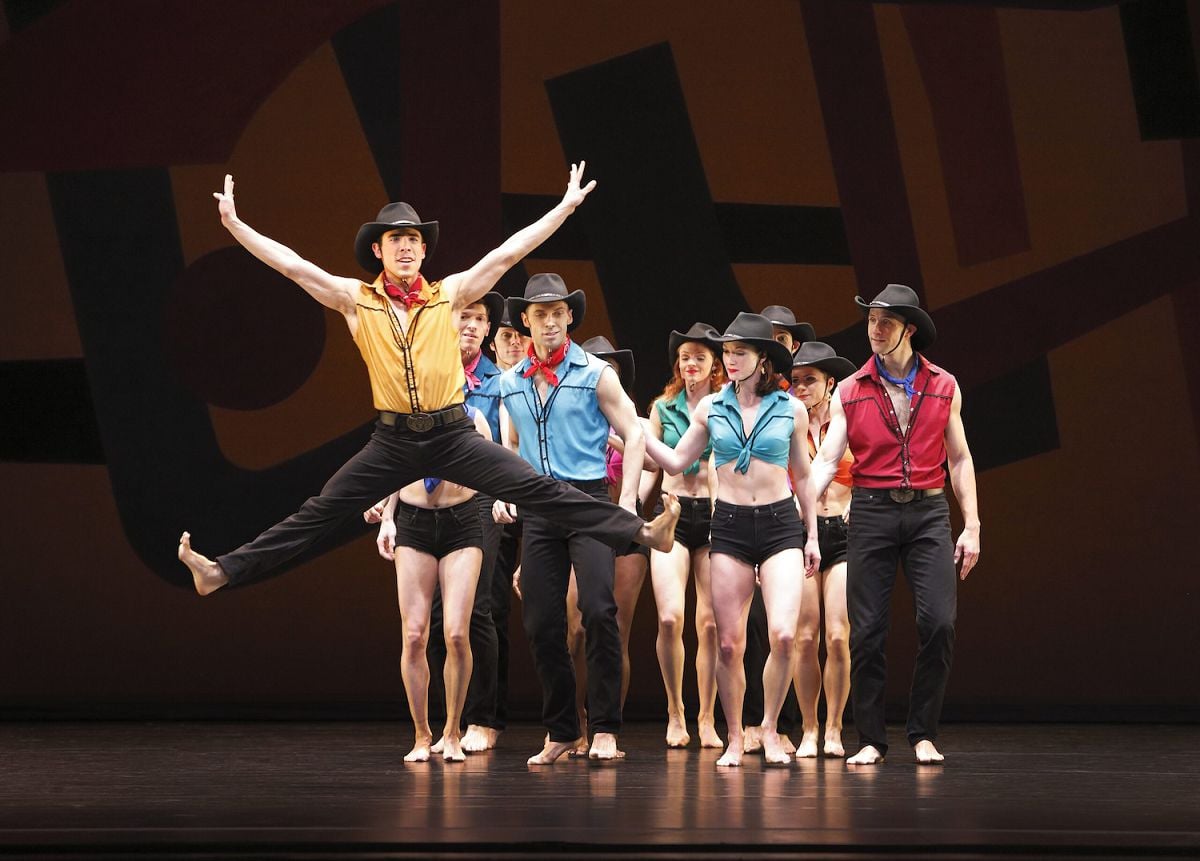 Paul Taylor Dance Company in Dilly Dilly. Photo by Paul B. Goode Paul Taylor Dance Company in Dilly Dilly. Photo by Paul B. Goode