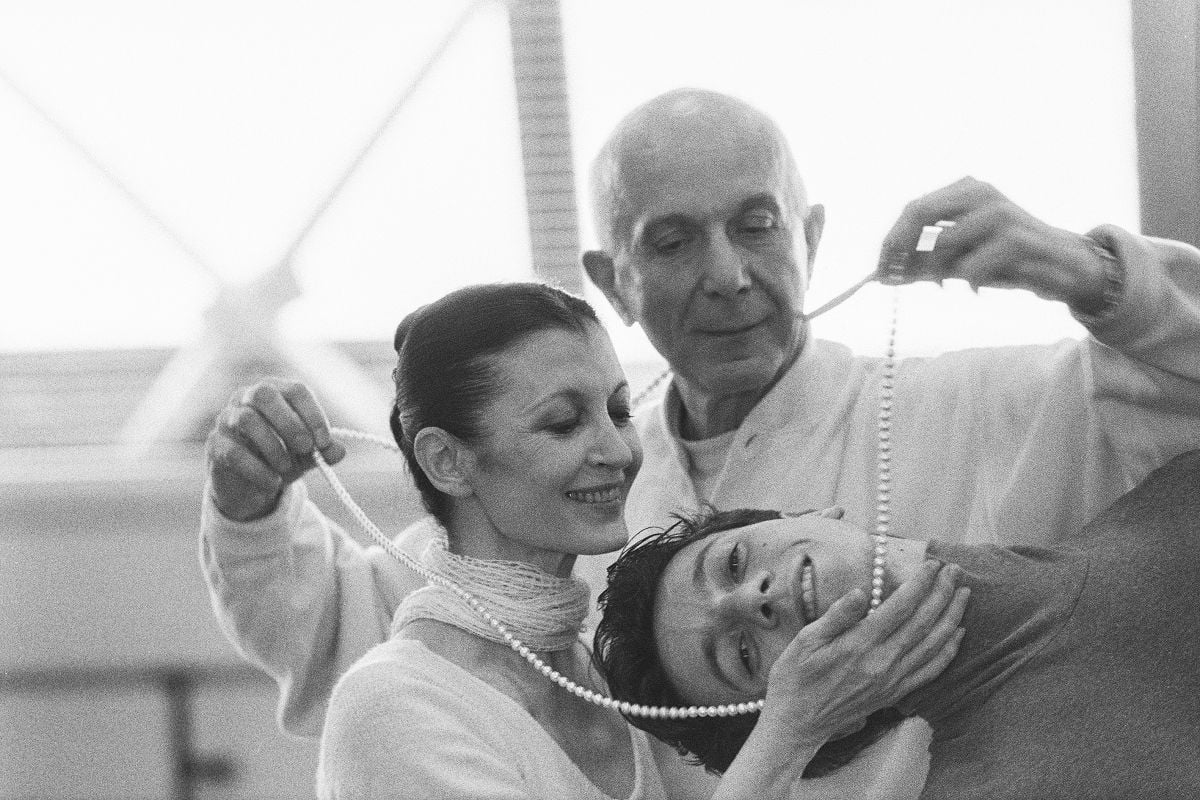 Roland Petit rehearsing Cheri with Carla Fracci and Massimo Murru Season 1995 1996 photo Lelli e Masotti c Teatro alla Scala Photographic Archive Roland Petit rehearsing Chéri with Carla Fracci and Massimo Murru, Season 1995-1996, photo Lelli e Masotti (c) Teatro alla Scala Photographic Archive