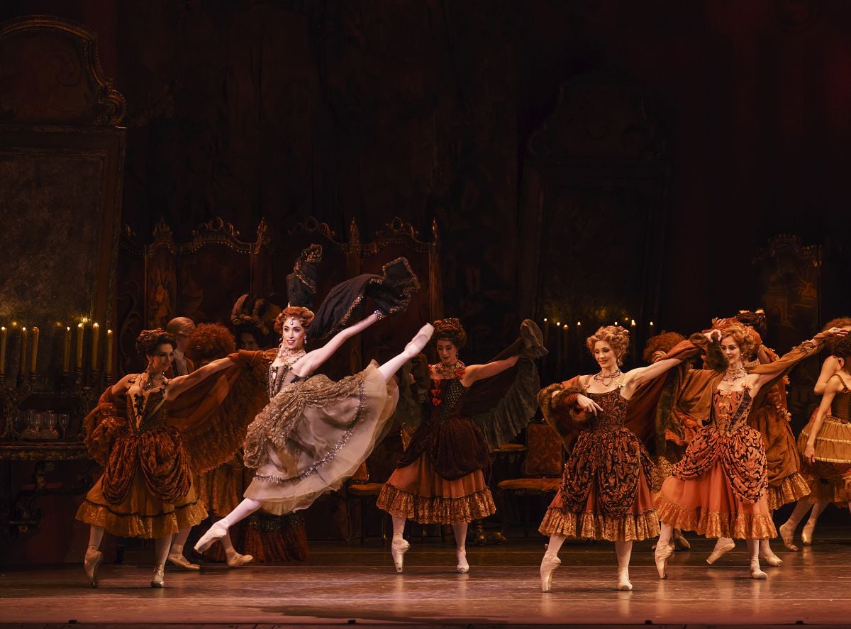 Yasmine Naghdi as Lescauts Mistress with Artists of The Royal Ballet Manon The Royal Ballet c 2018 ROH. Photographed by Bill Cooper Yasmine Naghdi as Lescaut's Mistress with Artists of The Royal Ballet, Manon, The Royal Ballet, (c) 2018 ROH. Photographed by Bill Cooper