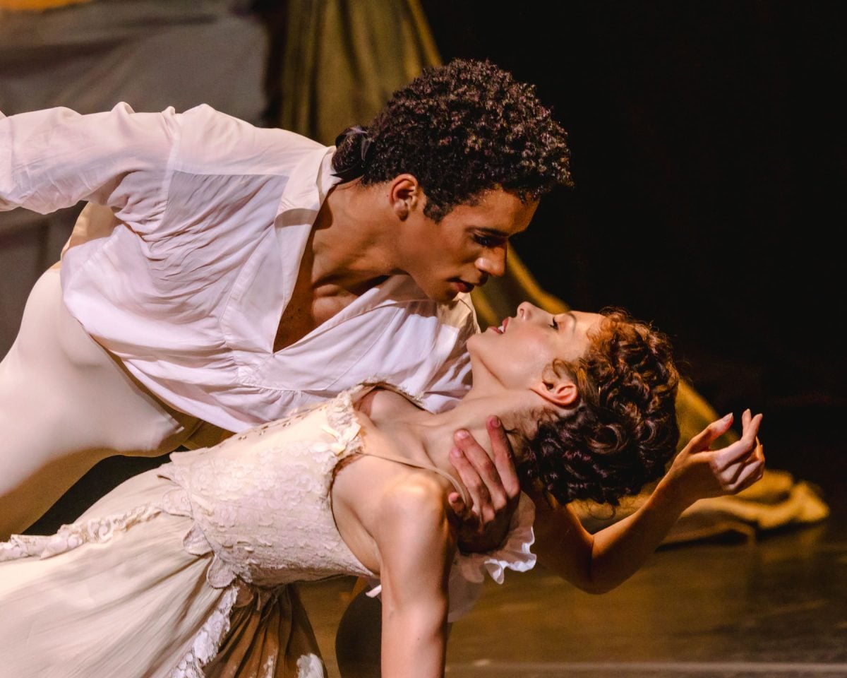 Marcelino Sambe as Des Grieux and Francesca Hayward as Manon in Kenneth MacMillans Manon The Royal Ballet c2024 Lara Cappelli Marcelino Sambé as Des Grieux and Francesca Hayward as Manon in Kenneth MacMillan's Manon, The Royal Ballet (c)2024 Lara Cappelli