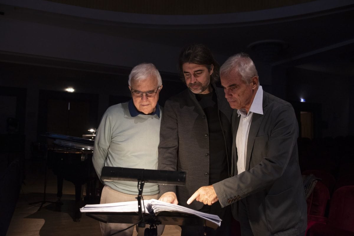 Rehearsals La vita nuda 2026 Sandro Cappelletto Alessandro Cadario Matteo DAmico cFabrizio Sansoni Teatro dellOpera di Roma Rehearsals La vita nuda 2026 Sandro Cappelletto, Alessandro Cadario, Matteo D'Amico (c)Fabrizio Sansoni-Teatro dell'Opera di Roma